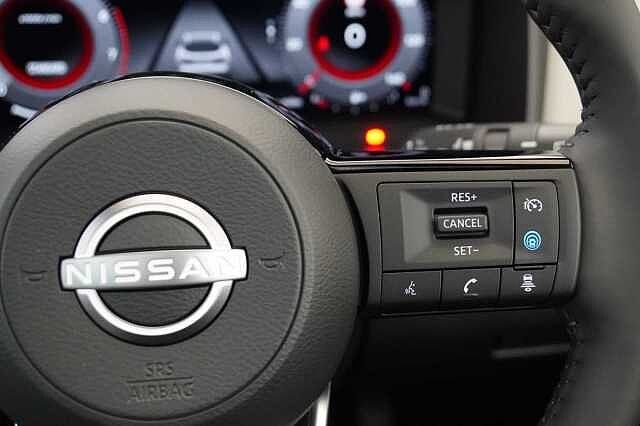 Nissan Qashqai 1.3 DIG-T MH 140 Tekna with Glass Roof and Drive Assist Technology