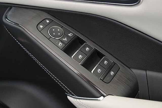 Nissan Qashqai 1.3 DIG-T MH 140 Tekna with Glass Roof and Drive Assist Technology