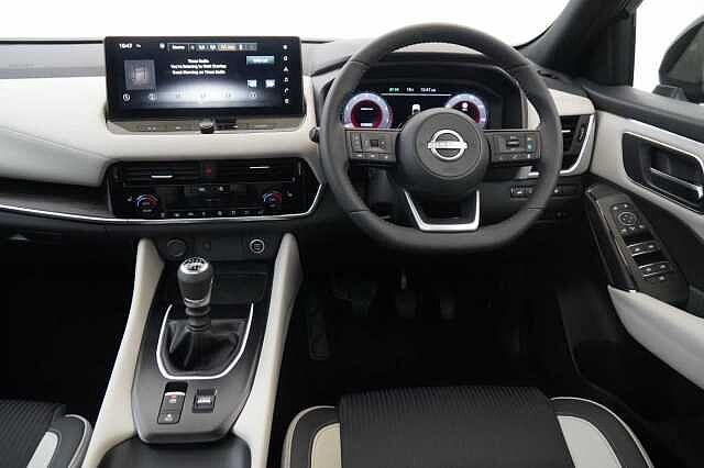 Nissan Qashqai 1.3 DIG-T MH 140 Tekna with Glass Roof and Drive Assist Technology