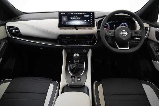 Nissan Qashqai 1.3 DIG-T MH 140 Tekna with Glass Roof and Drive Assist Technology
