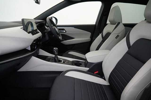 Nissan Qashqai 1.3 DIG-T MH 140 Tekna with Glass Roof and Drive Assist Technology