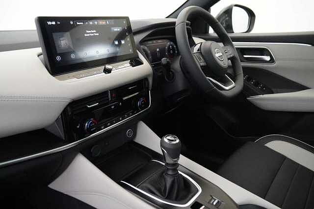 Nissan Qashqai 1.3 DIG-T MH 140 Tekna with Glass Roof and Drive Assist Technology