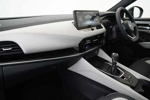 Nissan Qashqai 1.3 DIG-T MH 140 Tekna with Glass Roof and Drive Assist Technology