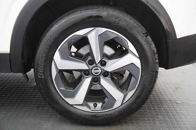 Nissan Qashqai 1.3 DIG-T MH 140 Premiere Edition with Glass Roof + Drive Assist Technology