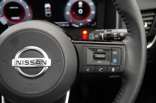 Nissan Qashqai 1.3 DIG-T MH 140 Premiere Edition with Glass Roof + Drive Assist Technology