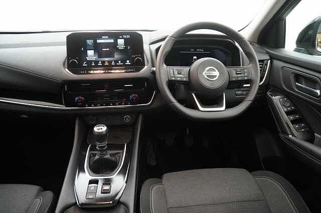 Nissan Qashqai 1.3 DIG-T MH 140 Premiere Edition with Glass Roof + Drive Assist Technology