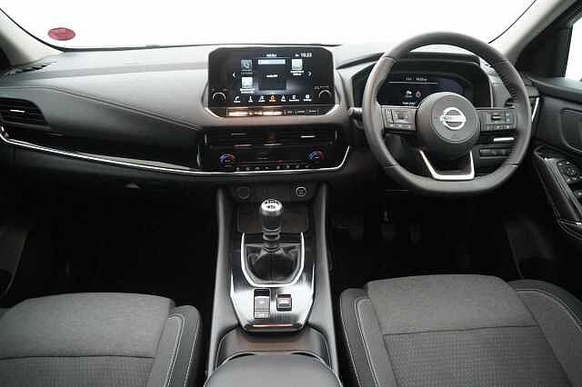 Nissan Qashqai 1.3 DIG-T MH 140 Premiere Edition with Glass Roof + Drive Assist Technology