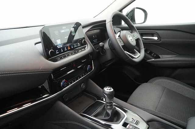 Nissan Qashqai 1.3 DIG-T MH 140 Premiere Edition with Glass Roof + Drive Assist Technology