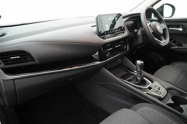 Nissan Qashqai 1.3 DIG-T MH 140 Premiere Edition with Glass Roof + Drive Assist Technology