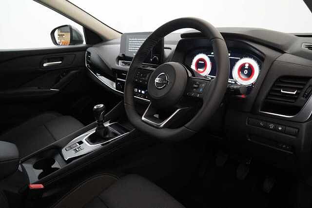 Nissan Qashqai 1.3 DIG-T MH 140 Premiere Edition with Glass Roof + Drive Assist Technology