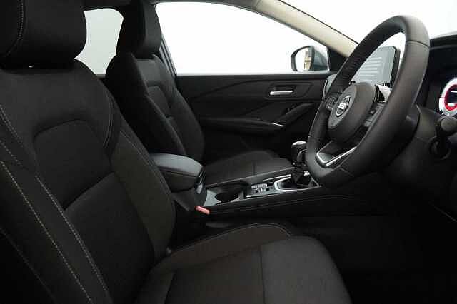 Nissan Qashqai 1.3 DIG-T MH 140 Premiere Edition with Glass Roof + Drive Assist Technology