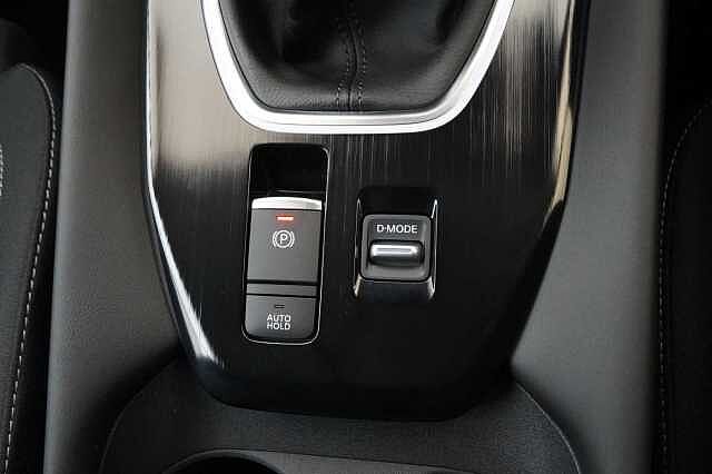 Nissan Qashqai 1.3 DIG-T MH 140 Premiere Edition with Glass Roof + Drive Assist Technology