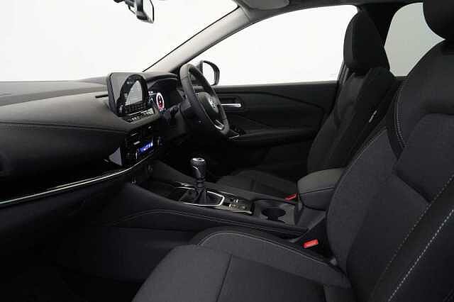 Nissan Qashqai 1.3 DIG-T MH 140 Premiere Edition with Glass Roof + Drive Assist Technology