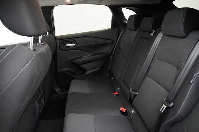 Nissan Qashqai 1.3 DIG-T MH 140 Premiere Edition with Glass Roof + Drive Assist Technology