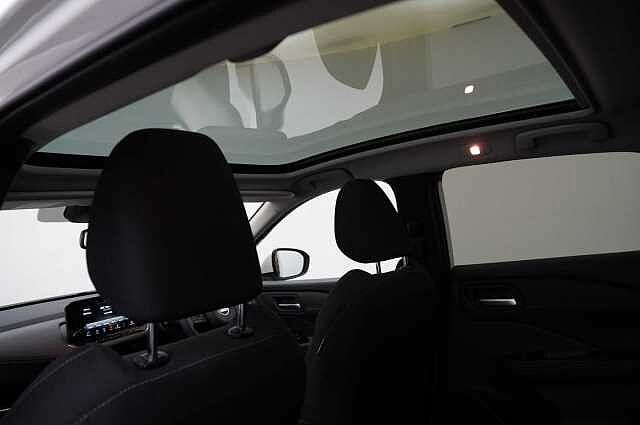 Nissan Qashqai 1.3 DIG-T MH 140 Premiere Edition with Glass Roof + Drive Assist Technology