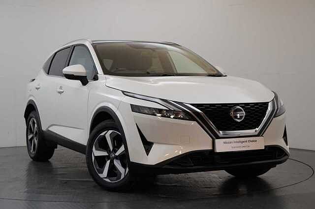 Nissan Qashqai 1.3 DIG-T MH 140 Premiere Edition with Glass Roof + Drive Assist Technology