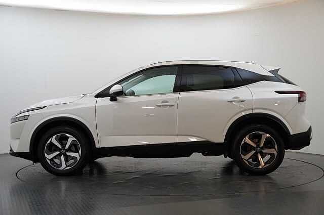 Nissan Qashqai 1.3 DIG-T MH 140 Premiere Edition with Glass Roof + Drive Assist Technology