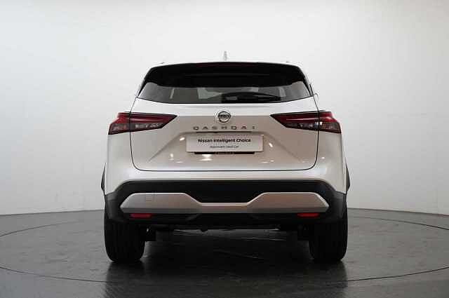 Nissan Qashqai 1.3 DIG-T MH 140 Premiere Edition with Glass Roof + Drive Assist Technology