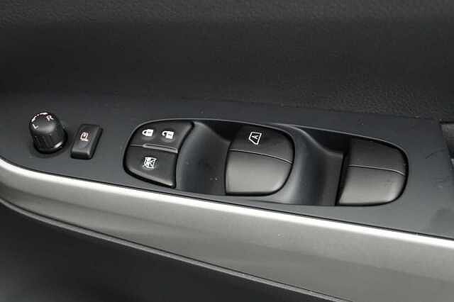 Nissan Navara 2.3 dCi 190 TT 4WD Tekna Auto Pickup with Sat Nav and 360 View Cameras