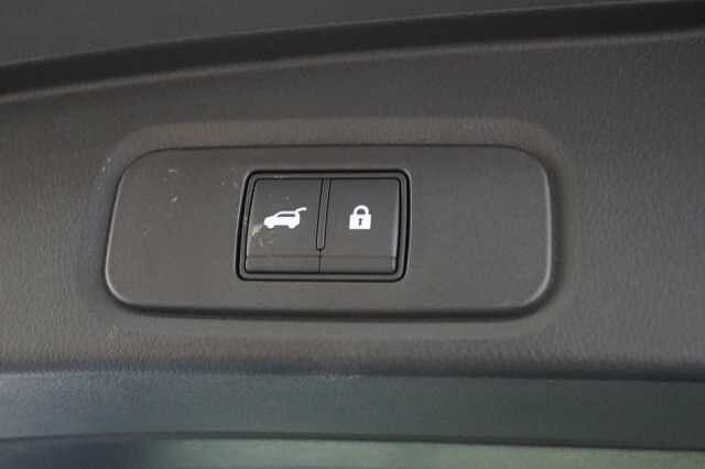 Nissan Qashqai 1.3 DIG-T MH 158 Tekna with Glass Roof and Drive Assist Technology