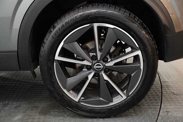 Nissan Qashqai 1.3 DIG-T MH 158 Tekna with Glass Roof and Drive Assist Technology