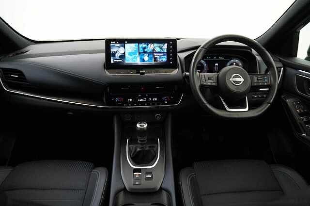 Nissan Qashqai 1.3 DIG-T MH 158 Tekna with Glass Roof and Drive Assist Technology