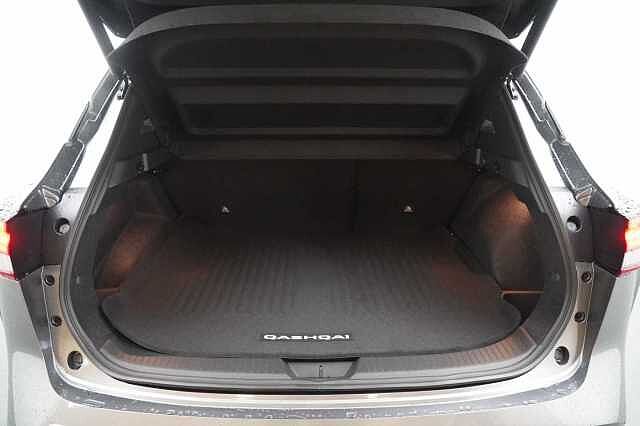 Nissan Qashqai 1.3 DIG-T MH 158 Tekna with Glass Roof and Drive Assist Technology