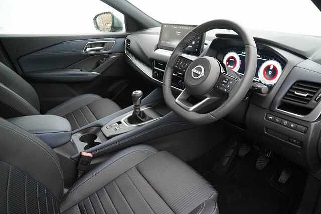 Nissan Qashqai 1.3 DIG-T MH 158 Tekna with Glass Roof and Drive Assist Technology