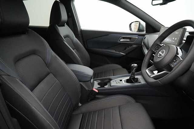 Nissan Qashqai 1.3 DIG-T MH 158 Tekna with Glass Roof and Drive Assist Technology