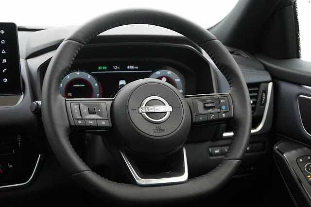 Nissan Qashqai 1.3 DIG-T MH 158 Tekna with Glass Roof and Drive Assist Technology