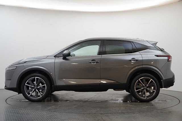 Nissan Qashqai 1.3 DIG-T MH 158 Tekna with Glass Roof and Drive Assist Technology