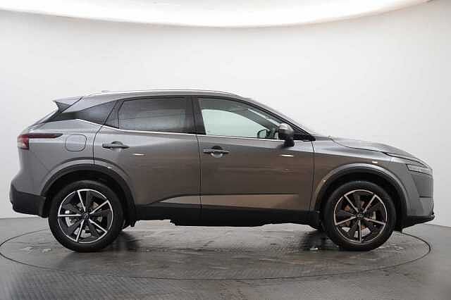 Nissan Qashqai 1.3 DIG-T MH 158 Tekna with Glass Roof and Drive Assist Technology