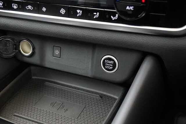 Nissan Qashqai 1.3 DIG-T MH 158 Tekna with Glass Roof and Drive Assist Technology