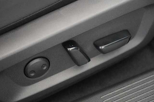 Nissan Qashqai 1.3 DIG-T MH 158 Tekna with Glass Roof and Drive Assist Technology