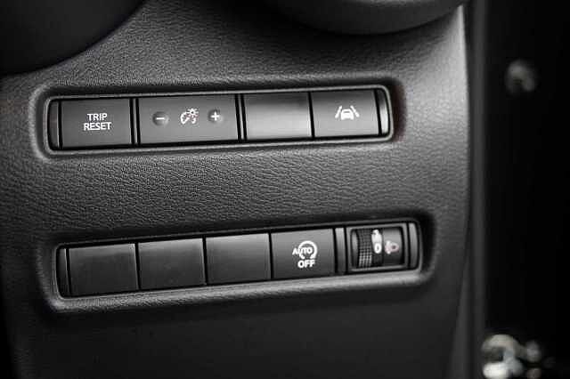 Nissan Juke 1.0 DIG-T 114 N-Connecta with Sat Nav and Rear Camera