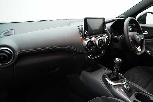 Nissan Juke 1.0 DIG-T 114 N-Connecta with Sat Nav and Rear Camera