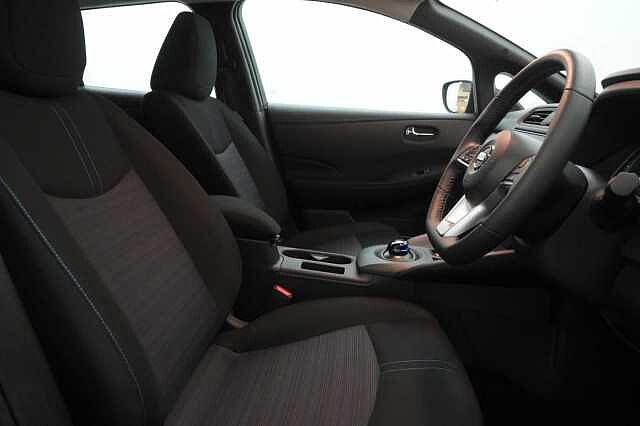 Nissan LEAF 40KW Acenta Auto with Intelligent Cruise Control and Rear View Camera