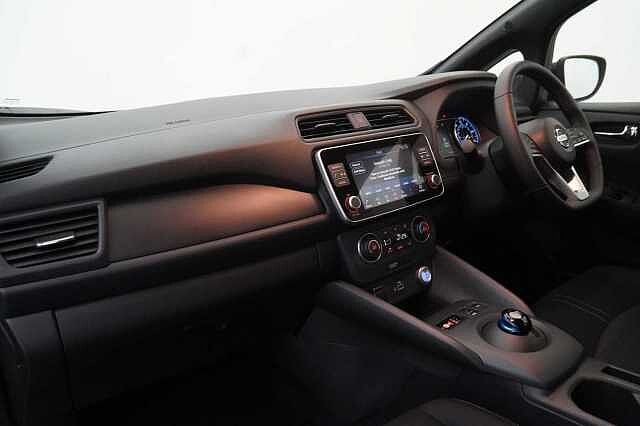Nissan LEAF 40KW Acenta Auto with Intelligent Cruise Control and Rear View Camera