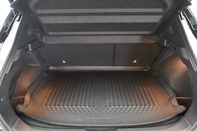 Nissan Qashqai 1.3 DIG-T MH 158 2WD Tekna+ X-Tronic Auto with BOSE and Pro Pilot Assist
