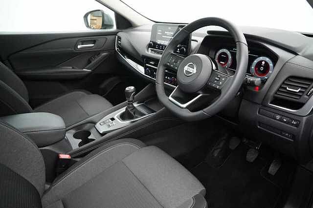 Nissan Qashqai 1.3 DIG-T MH 140 N-Connecta with Glass Roof + Sat Nav and 360 View Cameras