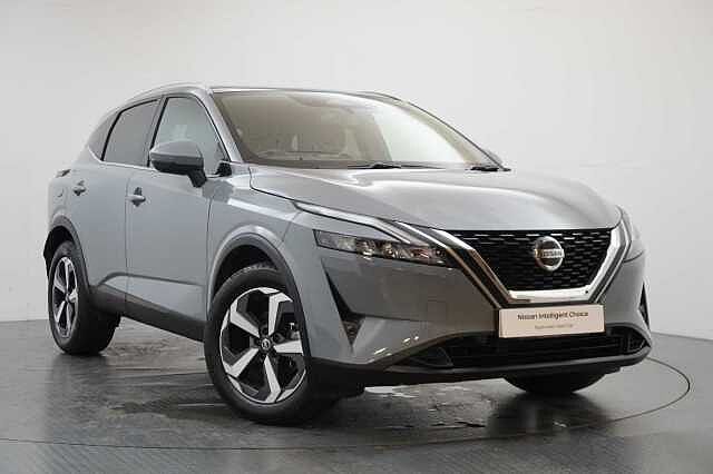 Nissan Qashqai 1.3 DIG-T MH 140 N-Connecta with Glass Roof + Sat Nav and 360 View Cameras