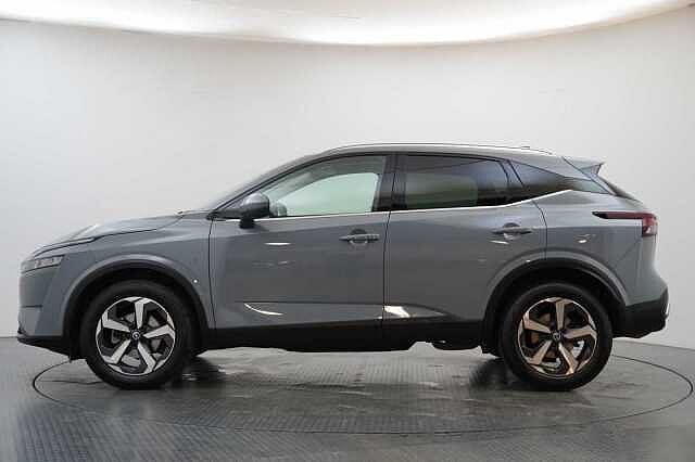 Nissan Qashqai 1.3 DIG-T MH 140 N-Connecta with Glass Roof + Sat Nav and 360 View Cameras