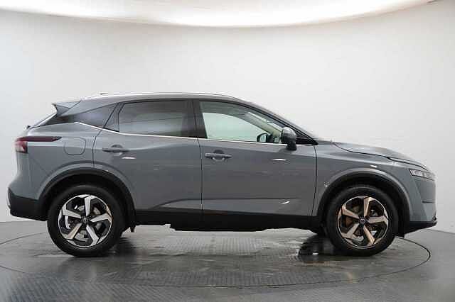 Nissan Qashqai 1.3 DIG-T MH 140 N-Connecta with Glass Roof + Sat Nav and 360 View Cameras