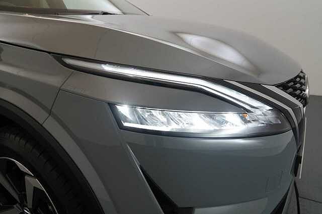 Nissan Qashqai 1.3 DIG-T MH 140 N-Connecta with Glass Roof + Sat Nav and 360 View Cameras