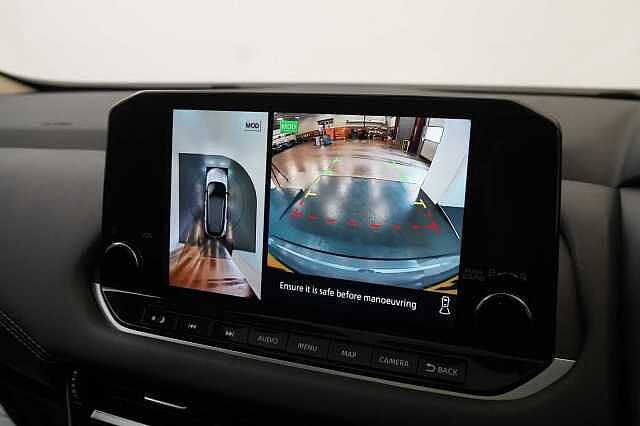 Nissan Qashqai 1.3 DIG-T MH 140 N-Connecta with Glass Roof + Sat Nav and 360 View Cameras