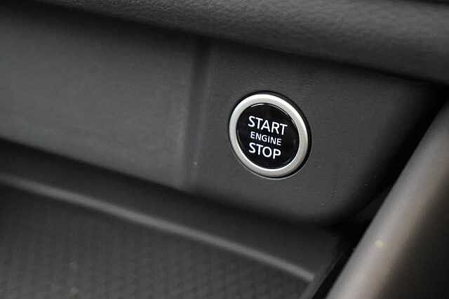 Nissan Qashqai 1.3 DIG-T MH 140 N-Connecta with Glass Roof + Sat Nav and 360 View Cameras