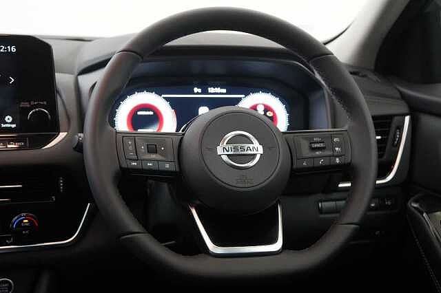 Nissan Qashqai 1.3 DIG-T MH 140 N-Connecta with Glass Roof + Sat Nav and 360 View Cameras