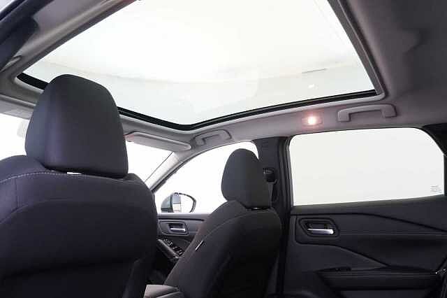 Nissan Qashqai 1.3 DIG-T MH 140 N-Connecta with Glass Roof + Sat Nav and 360 View Cameras