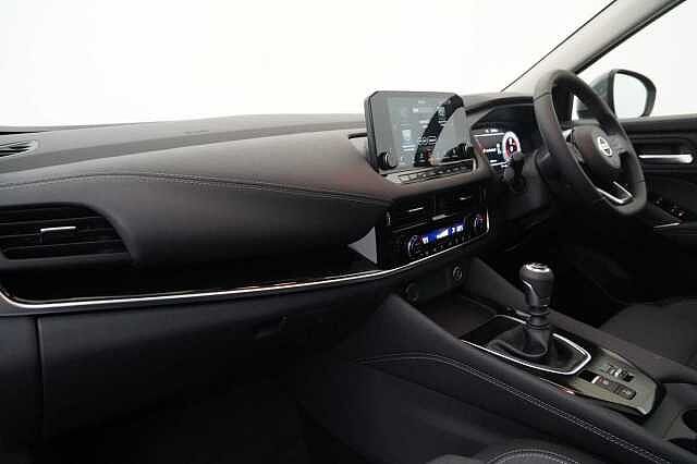 Nissan Qashqai 1.3 DIG-T MH 140 N-Connecta with Glass Roof + Sat Nav and 360 View Cameras