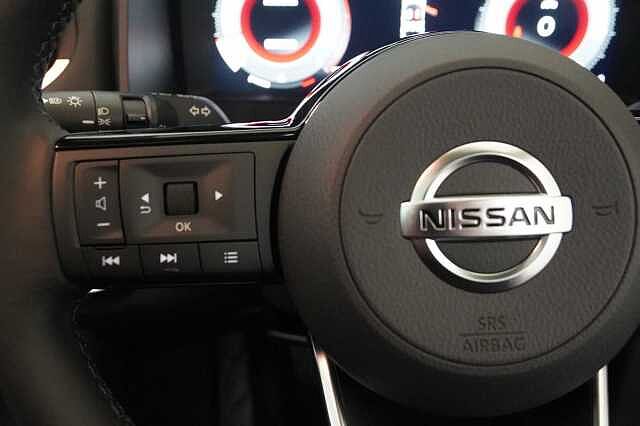 Nissan Qashqai 1.3 DIG-T MH 140 N-Connecta with Glass Roof + Sat Nav and 360 View Cameras